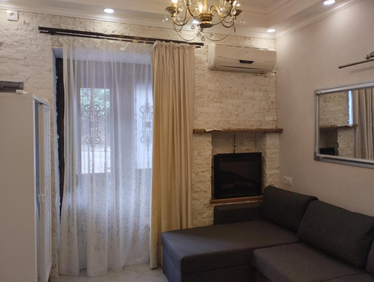 Room In Sololaki Tbilisi Exterior photo